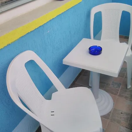 Πανσιόν синьо лято