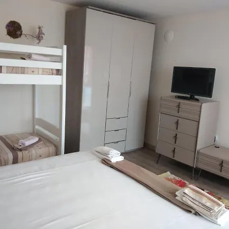 Πανσιόν синьо лято